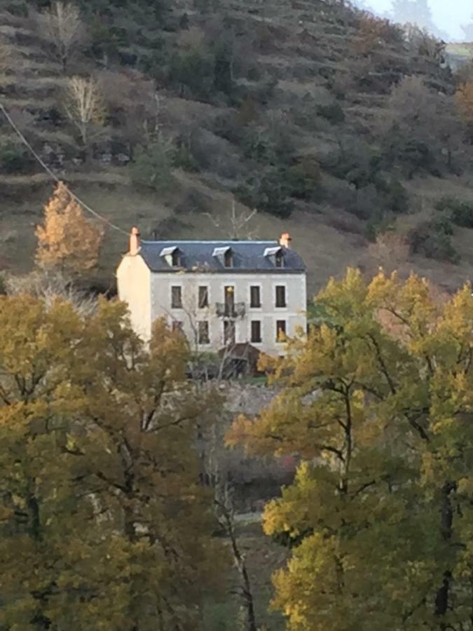 Aux Berges Du Coubisou Bed & Breakfast Exterior photo