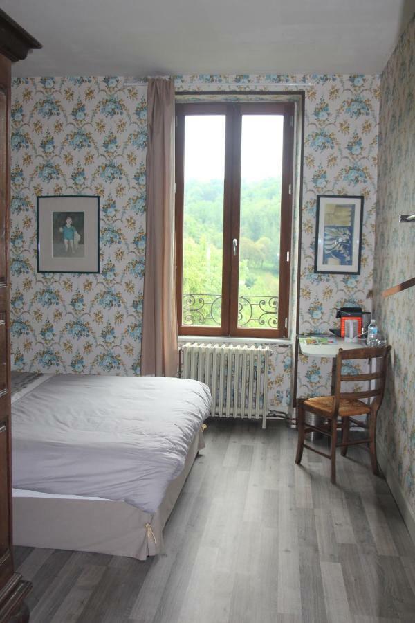 Aux Berges Du Coubisou Bed & Breakfast Exterior photo